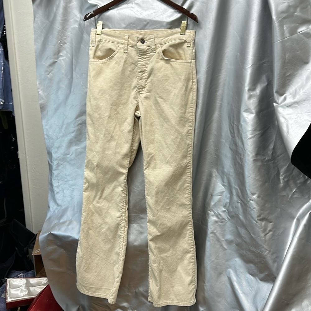 Vintage Levi’s corduroy tan 207  waist 32” length 32”